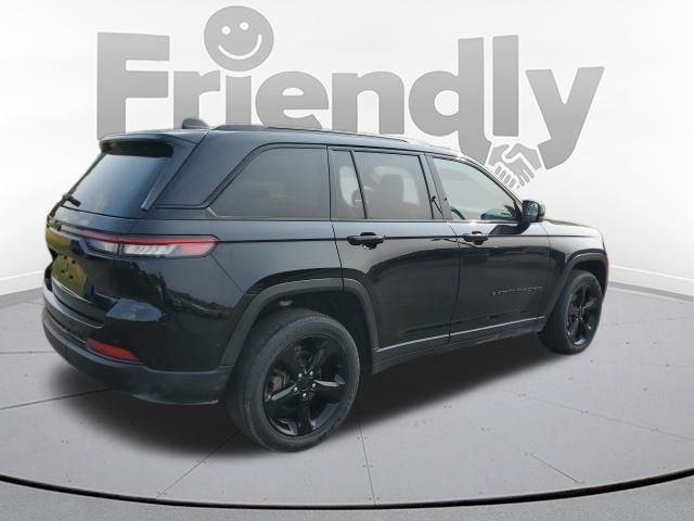 Used 2023 Black Jeep Altitude X image 5