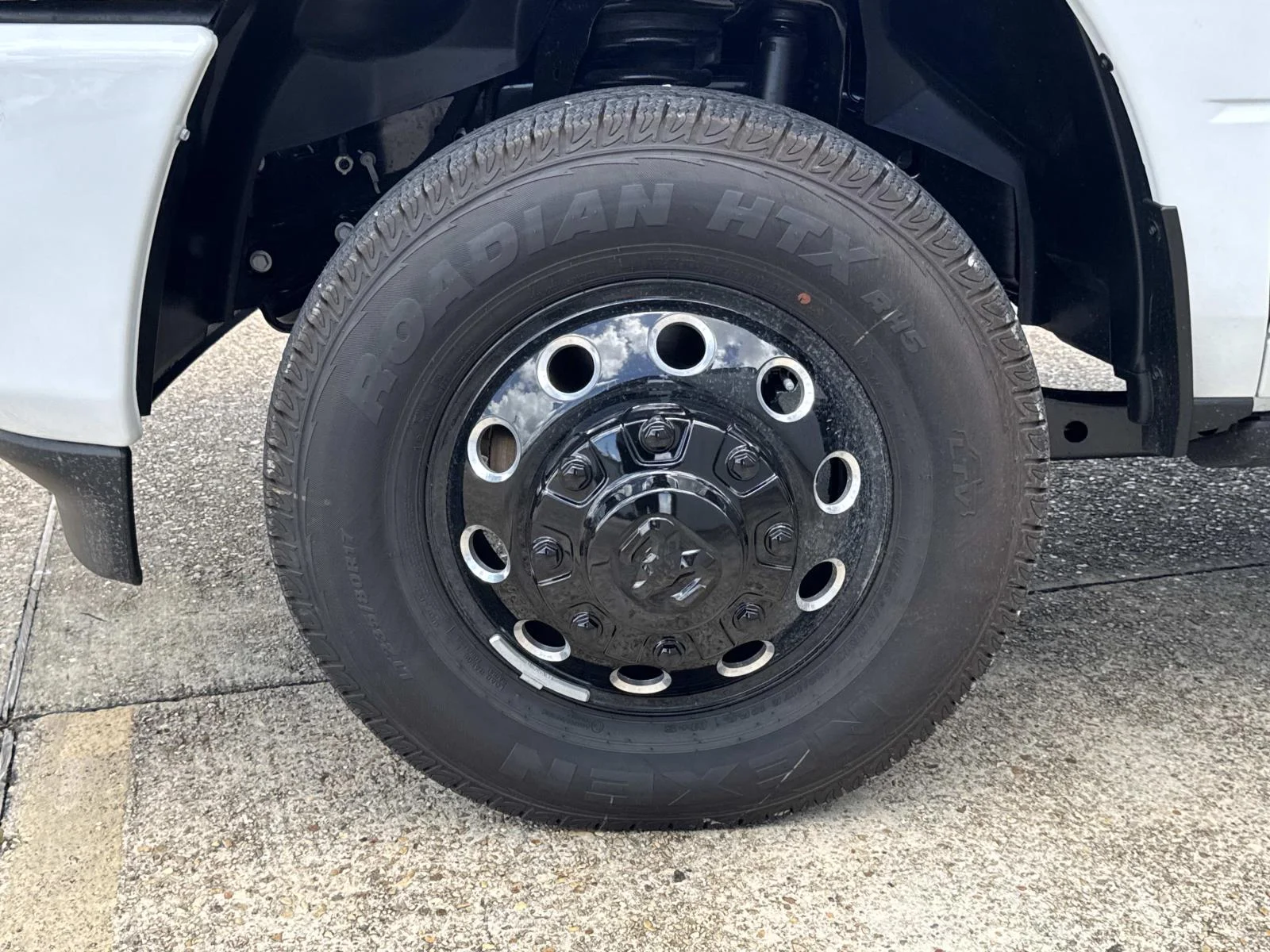 New 2026 Bright White Clear-Coat Exterior Paint RAM Laramie image 3