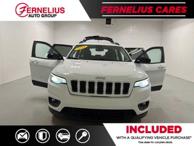 Used 2022 White Jeep Latitude Lux image 11