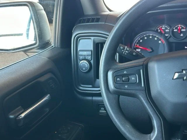 Used 2022 White Chevrolet Custom image 12