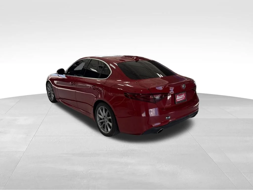 Used 2017 Red Alfa Romeo Base image 3