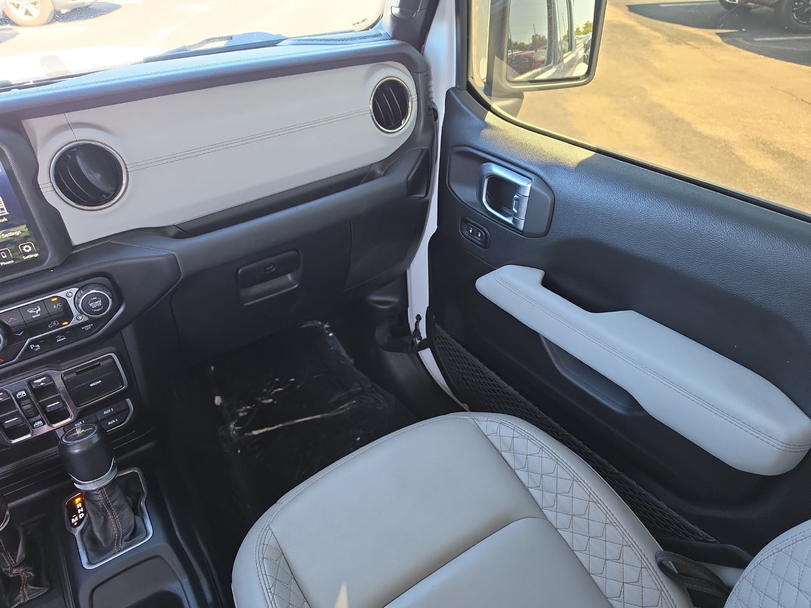 Used 2022 White Jeep High Altitude image 11