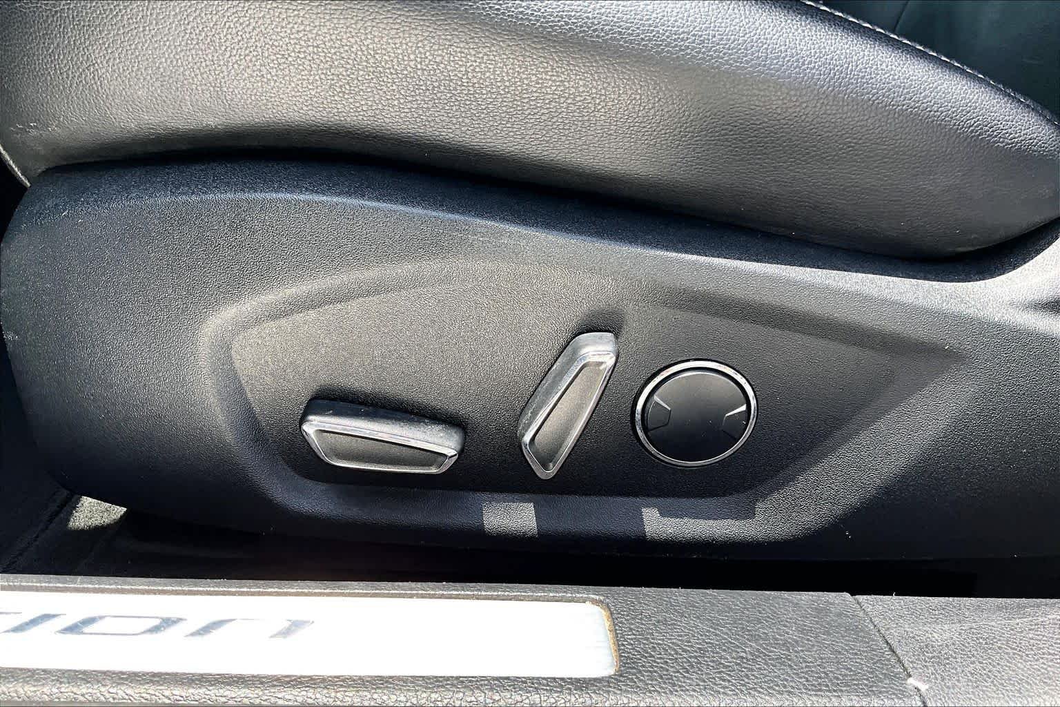 Used 2017 White Platinum Metallic Tri-Coat Ford Titanium image 31