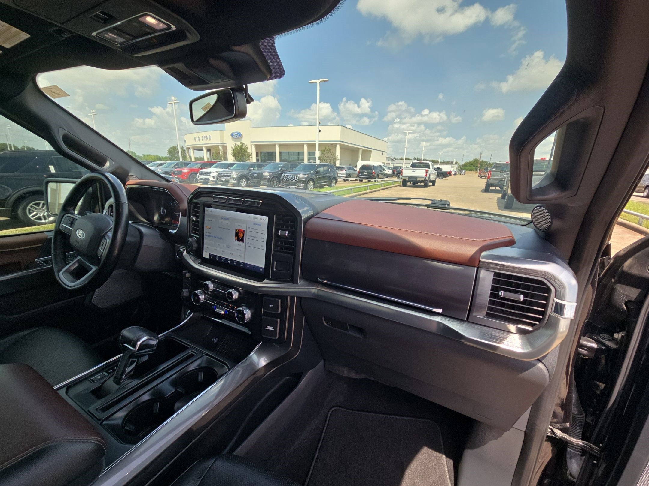 Used 2023 Agate Black Metallic Ford Lariat image 30