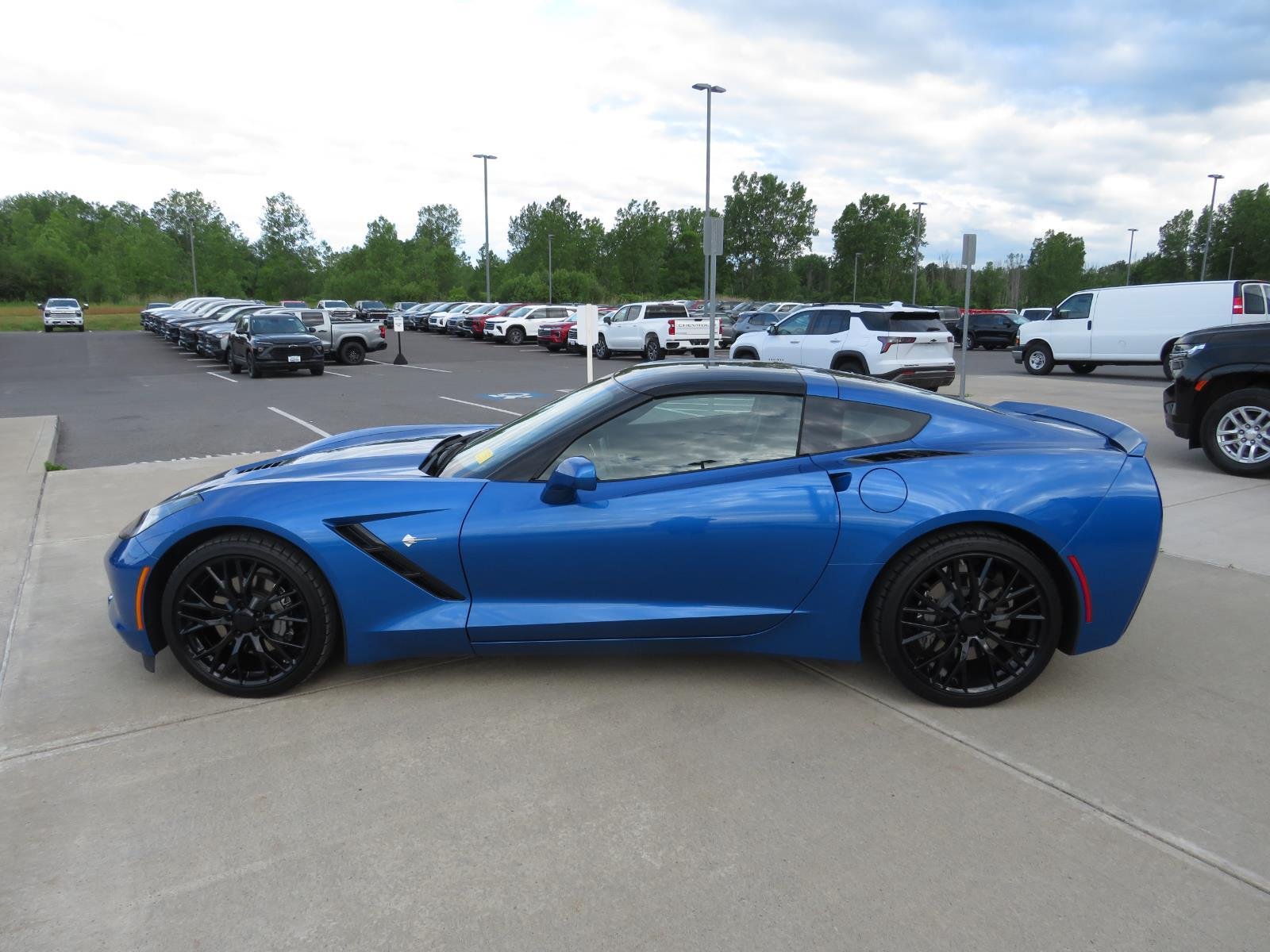 Used 2015  CHEVROLET  image 9