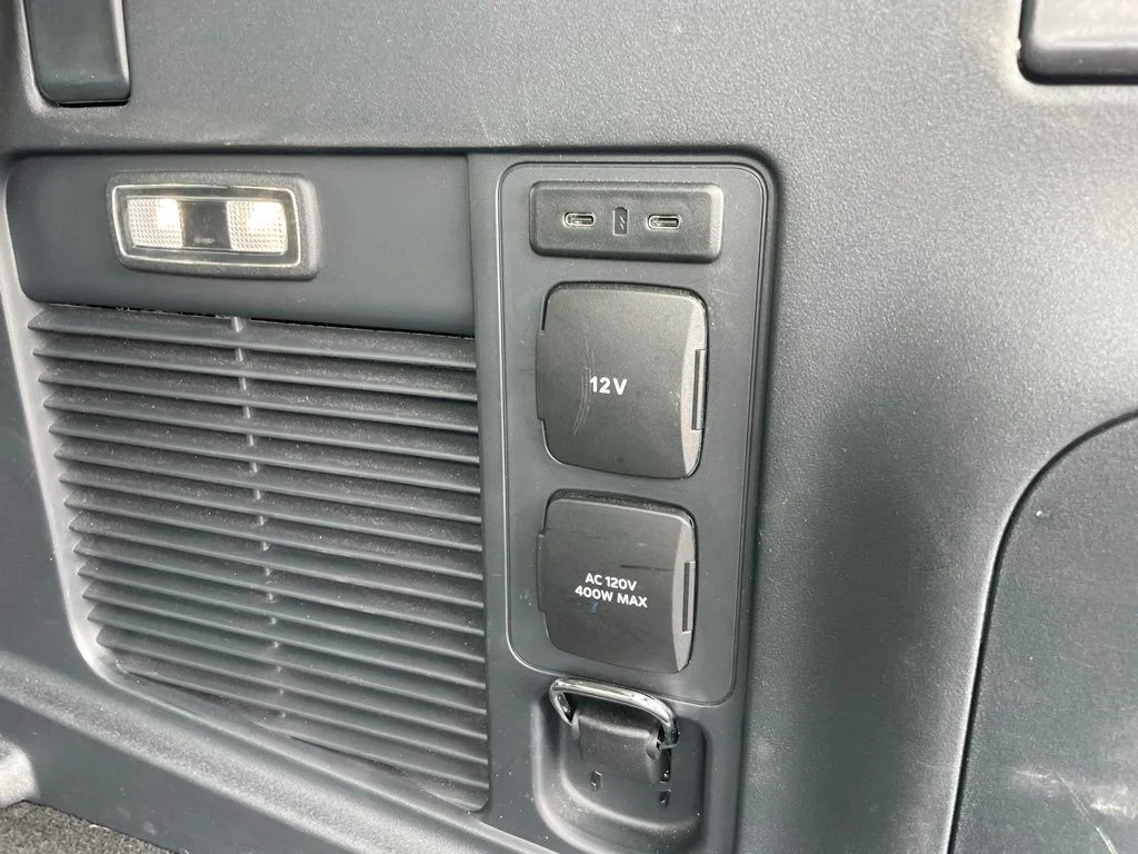 Used 2025 Silver Metallic Ford Platinum image 44