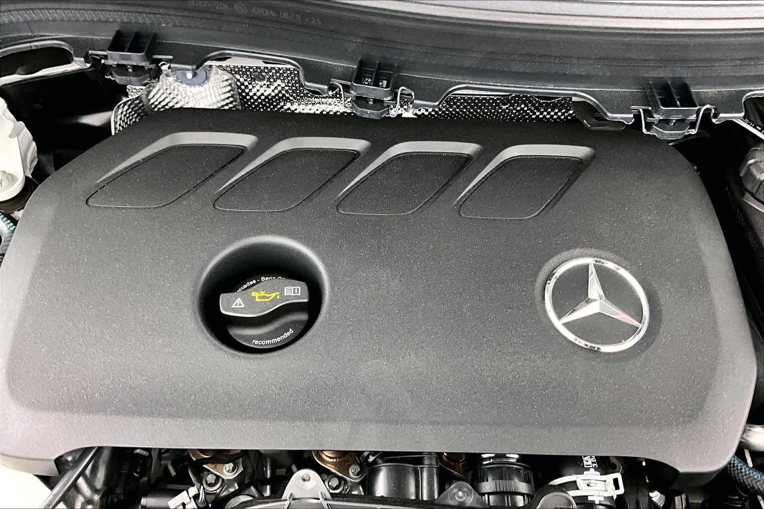 New 2026 Polar White Mercedes-Benz GLA 250 image 17