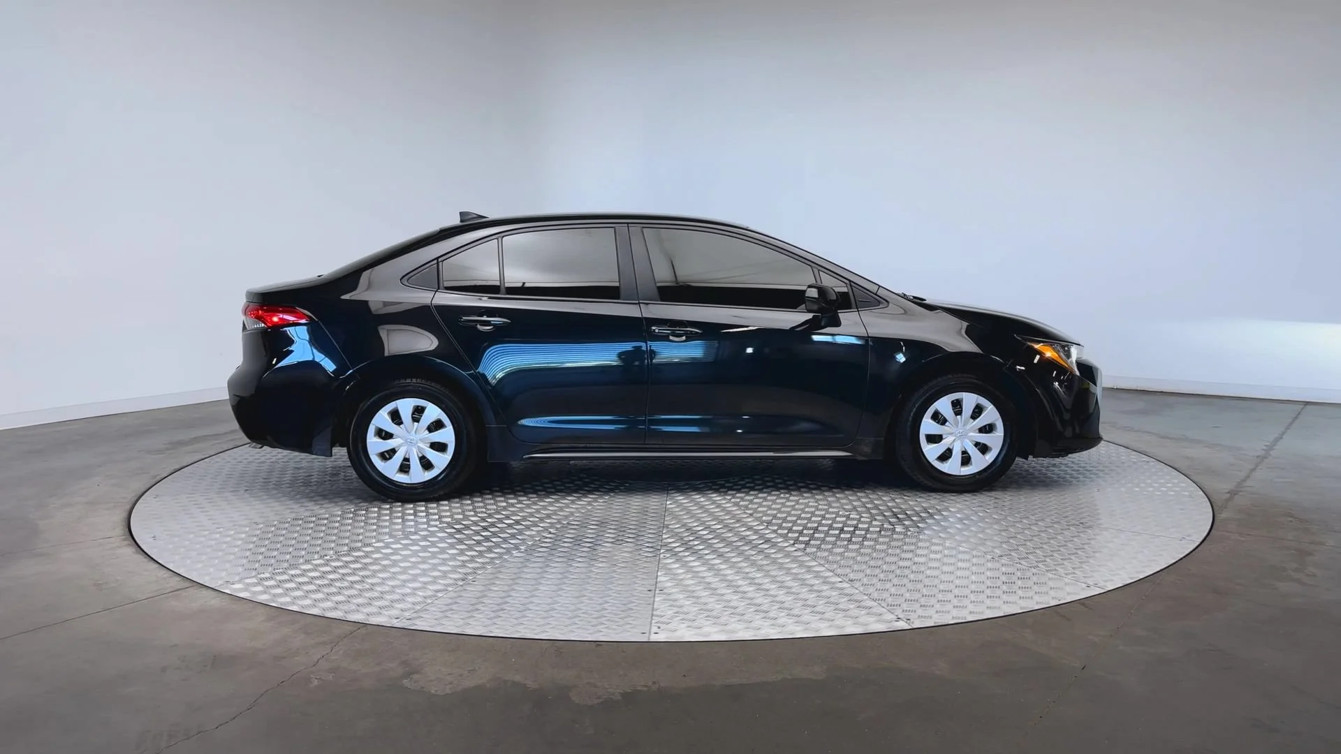 Used 2022 Black Sand Pearl Toyota L image 9