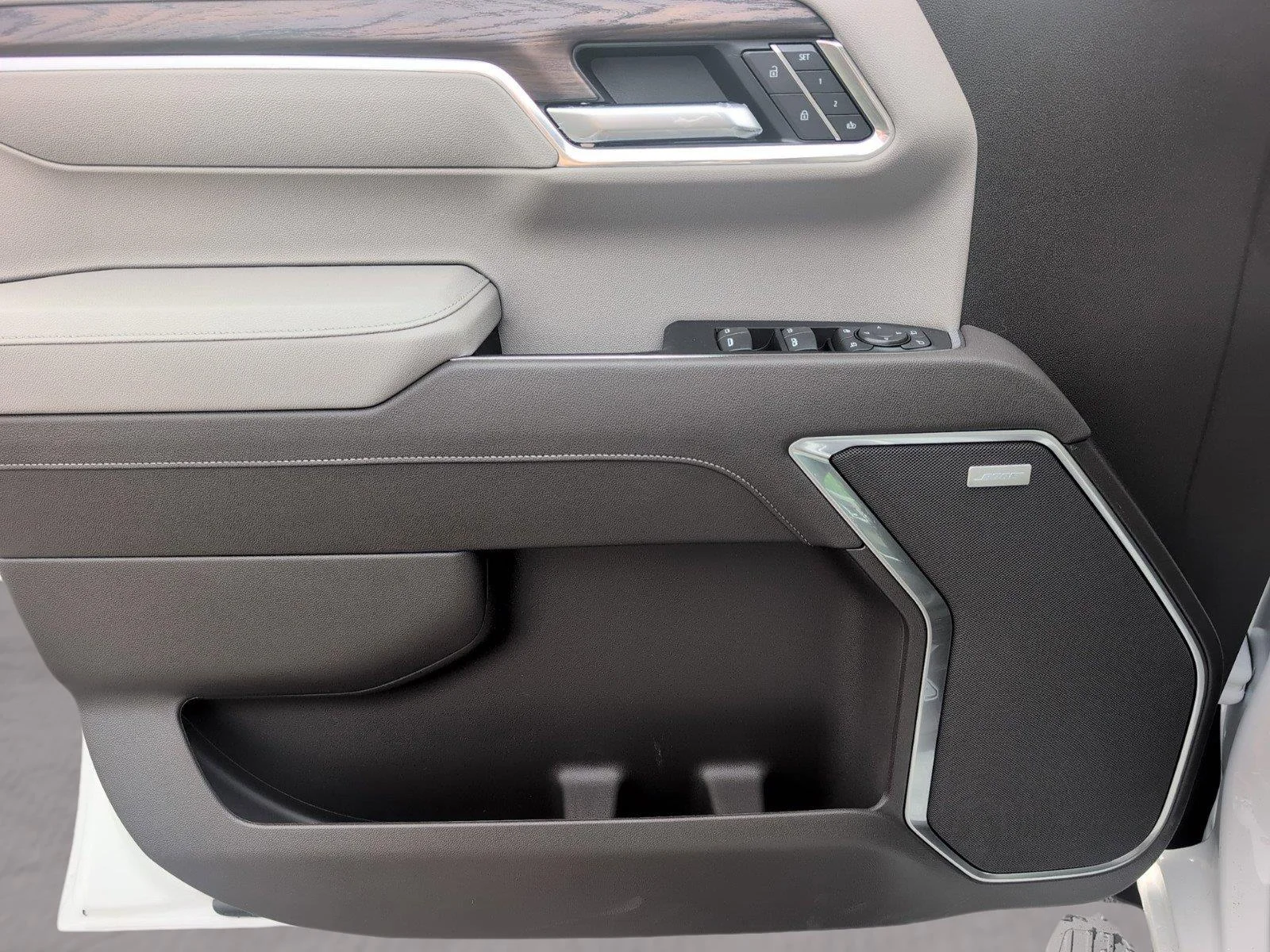 New 2026 Summit White GMC SLT image 28