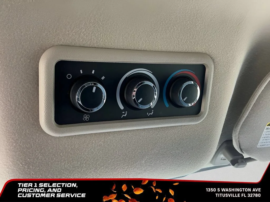 Used 2025 Summit White Chevrolet 1LT image 26