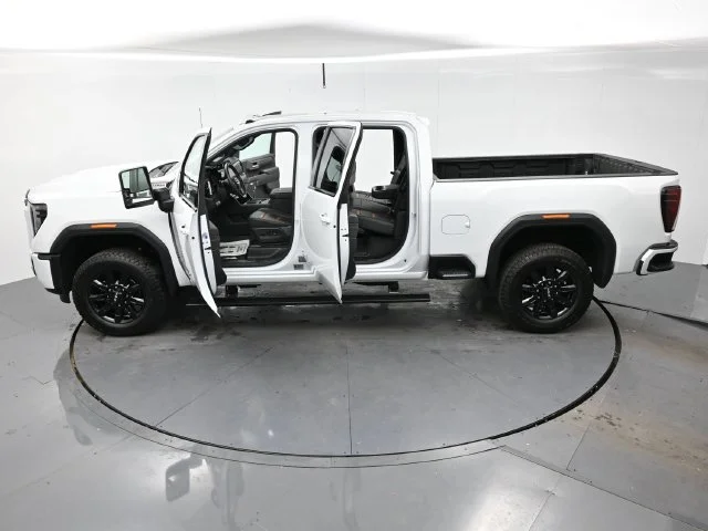 Used 2025 Summit White GMC AT4 image 41