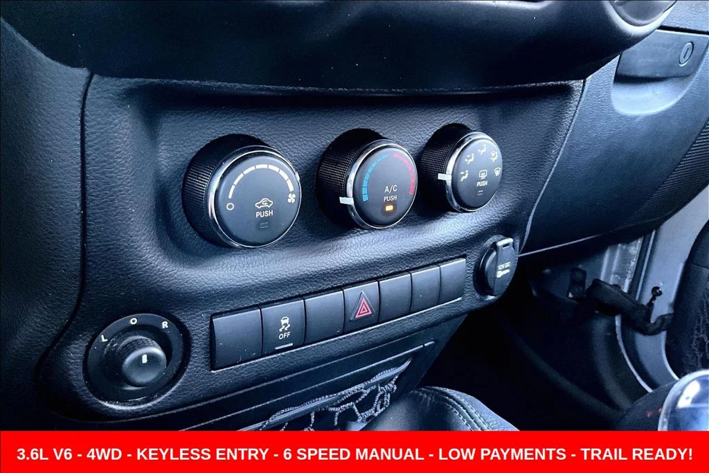 Used 2017 Silver Jeep Unlimited Sport image 18
