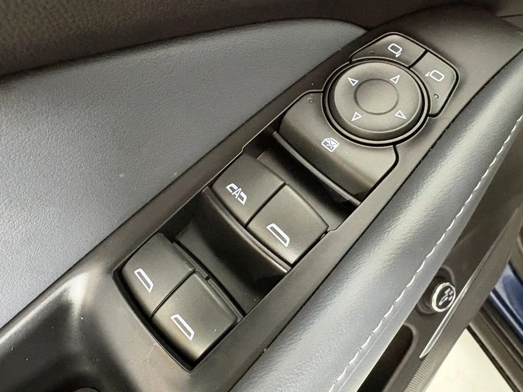 Used 2023 Blue Buick Essence image 25