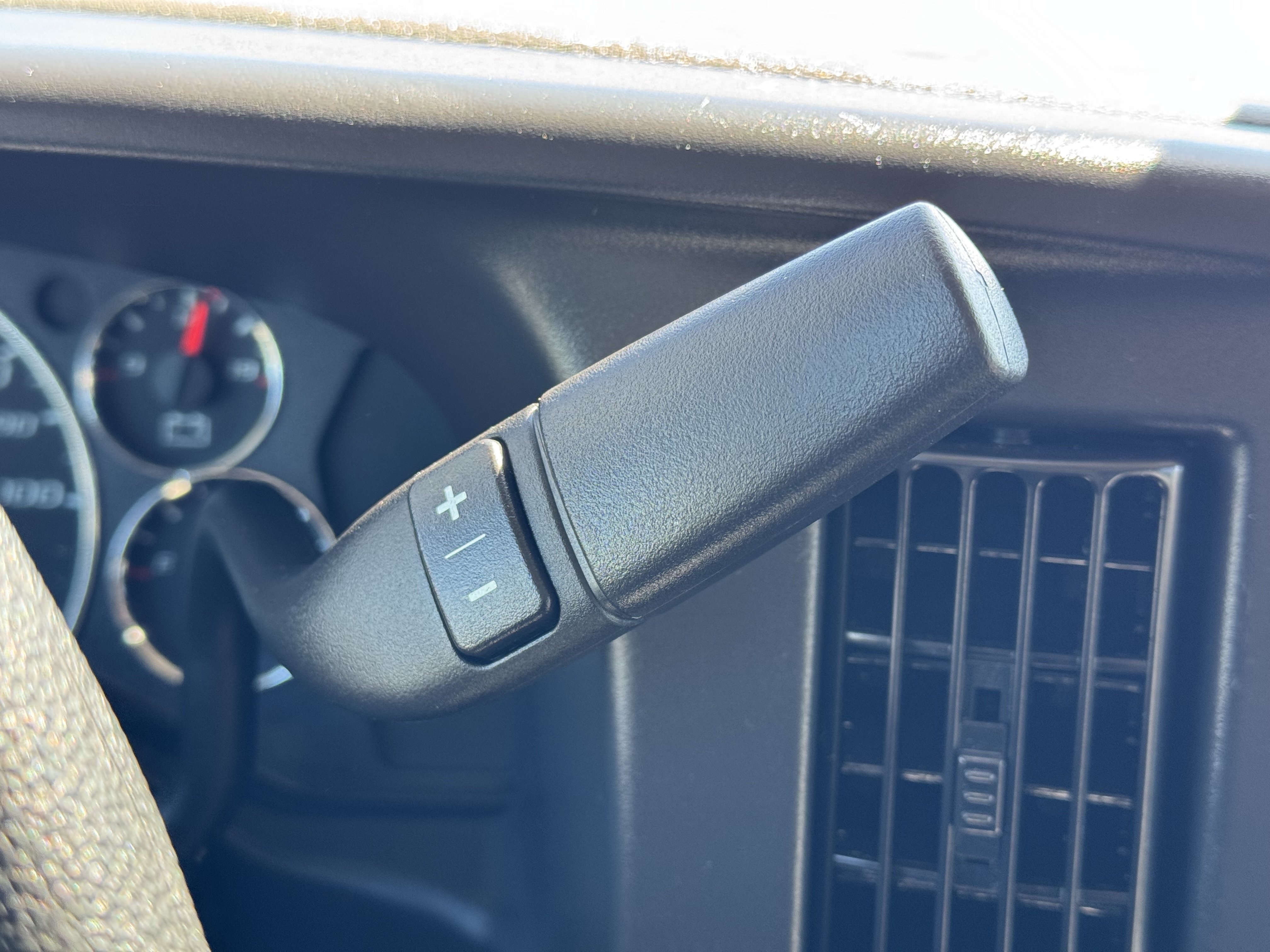 2025 Chevrolet Express Passenger LT - Photo 28