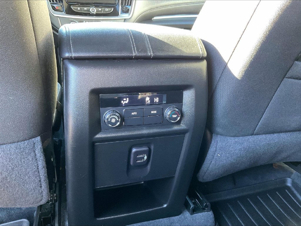 Used 2023 Silver Sage Metallic Chevrolet AWD image 28