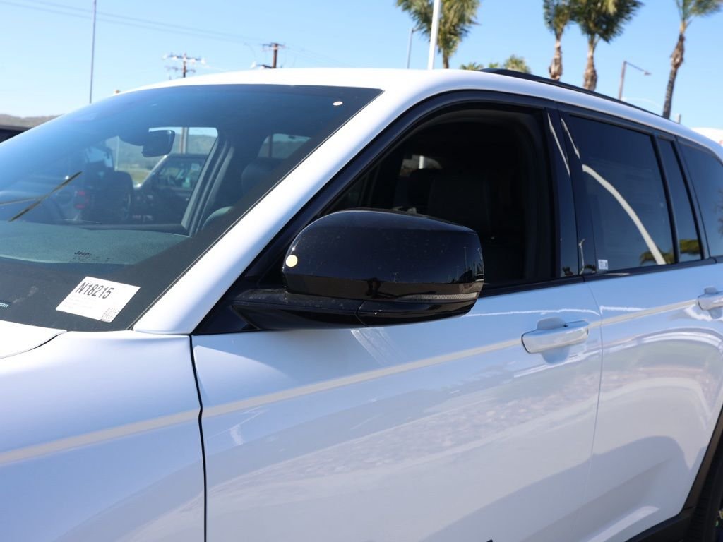 New 2026 Bright White Clear-Coat Exterior Paint Jeep Limited image 11