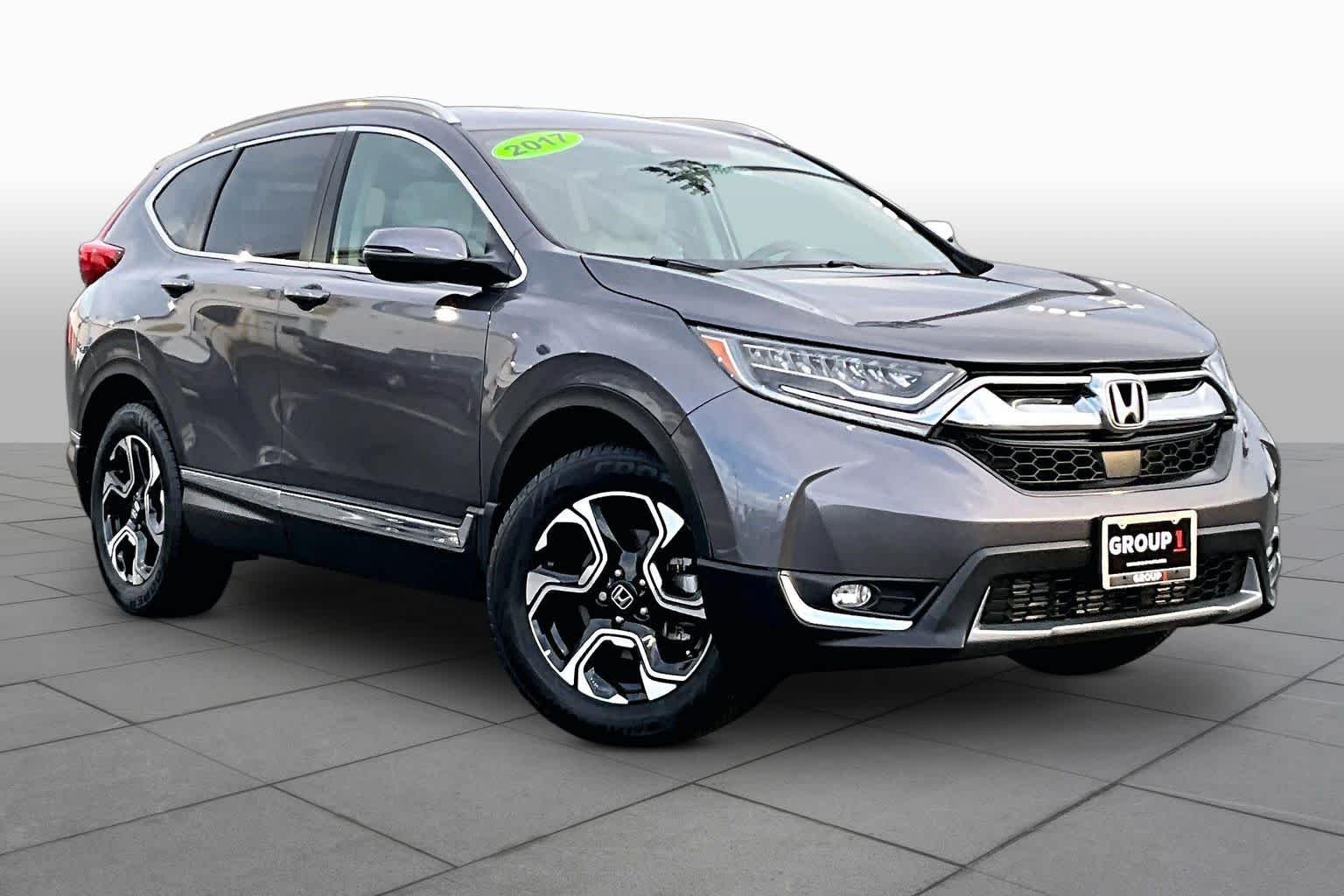 Used 2017 Modern Steel Metallic Honda Touring image 3