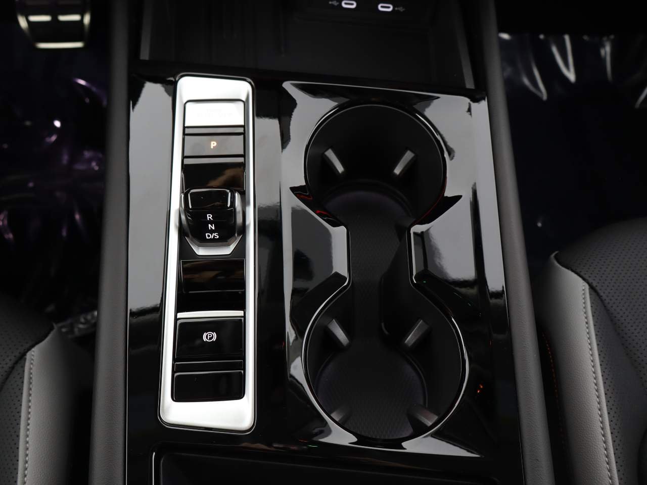 New 2026 OPAL WHITE PEARL Volkswagen Peak Edition 4Motion image 6