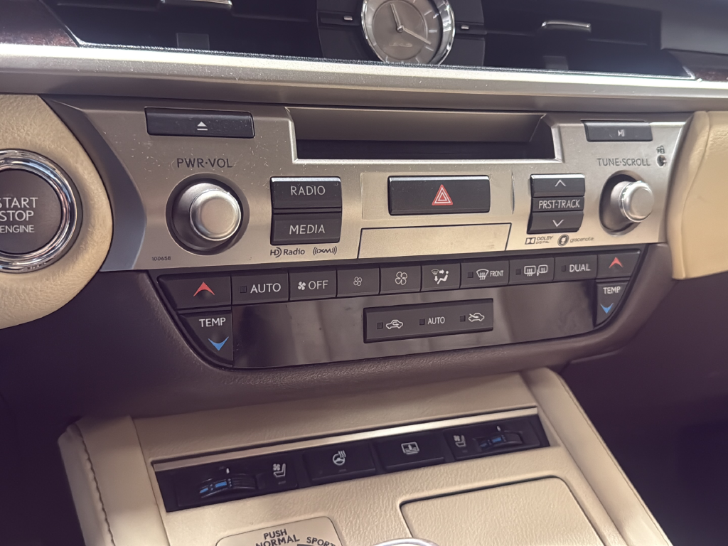Used 2017 White Lexus 350 image 19