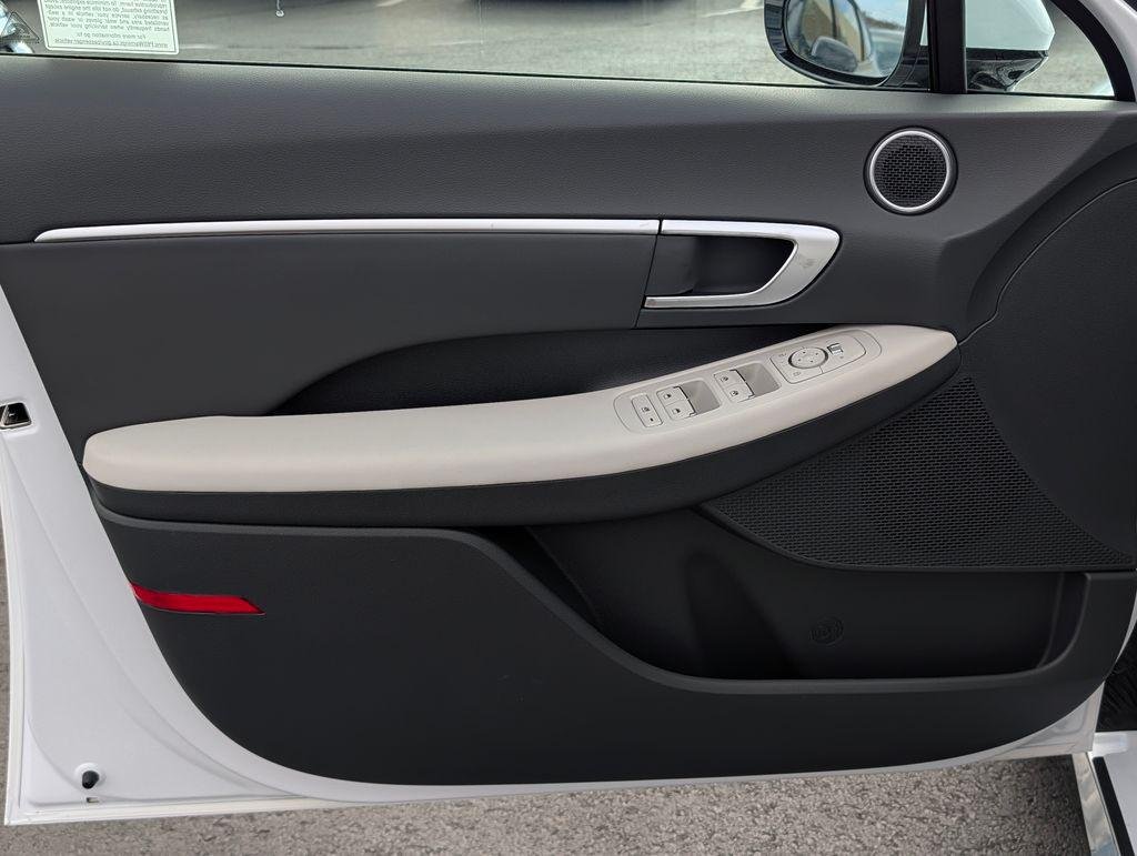 New 2026 White Hyundai SEL Sport image 15