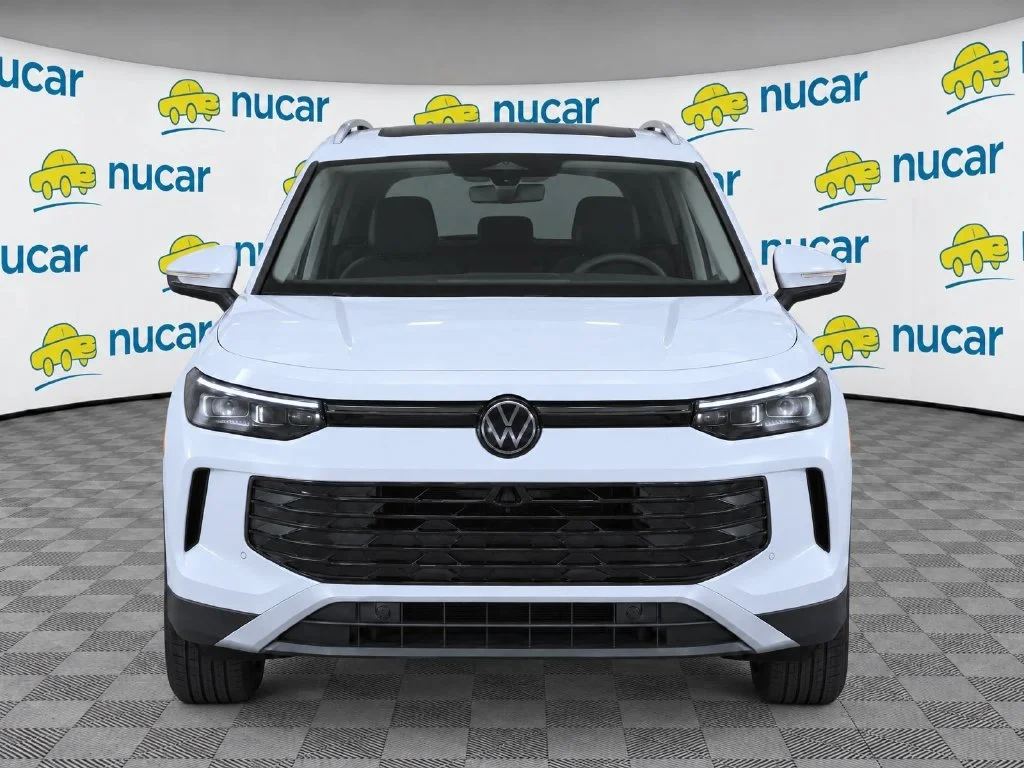 Used 2025 White Volkswagen 2.0T SE image 5