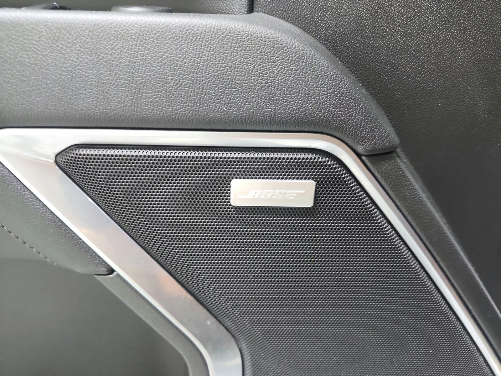 Used 2023 White Chevrolet RST image 33