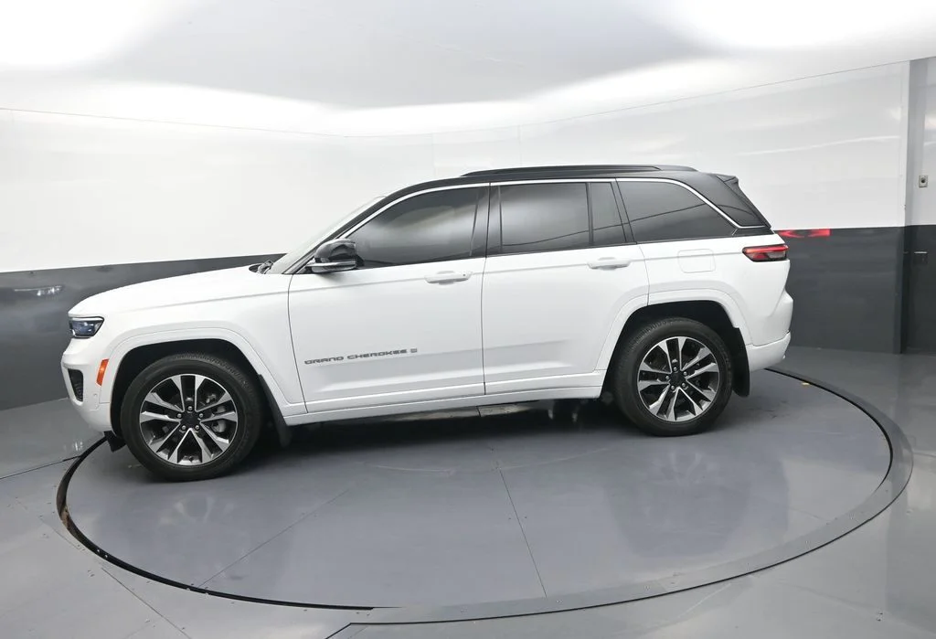 Used 2024 White Jeep Overland image 6
