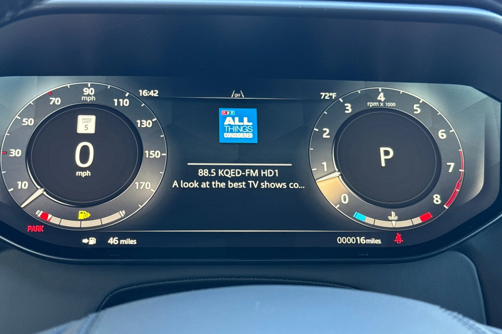 New 2026 Carpathian Grey Land Rover Dynamic SE image 27