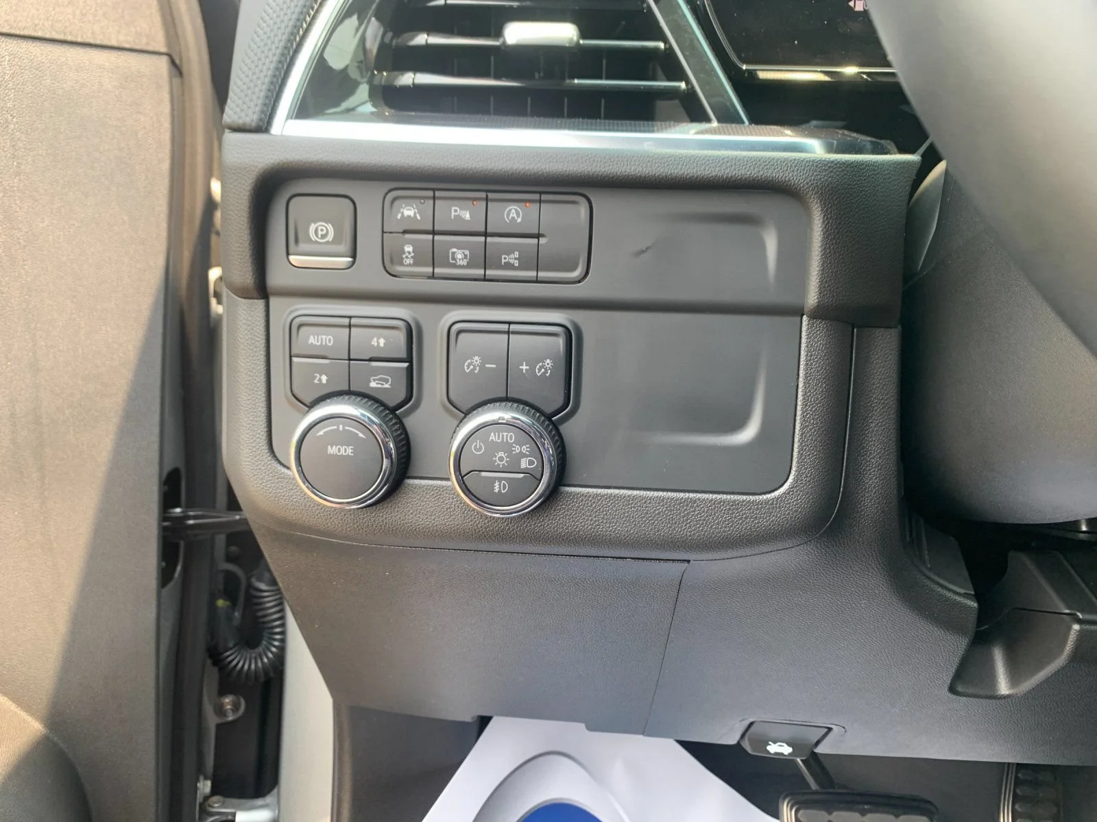 Used 2025 Sterling Gray Metallic Chevrolet RST image 30