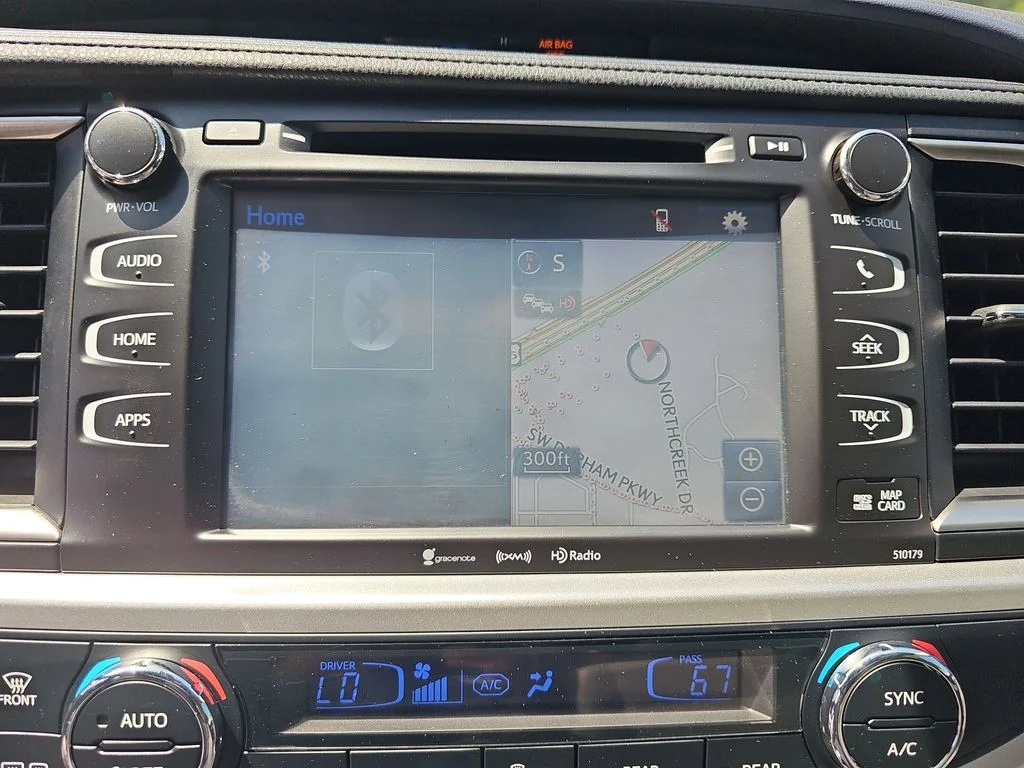 Used 2018 Gray Toyota XLE image 22