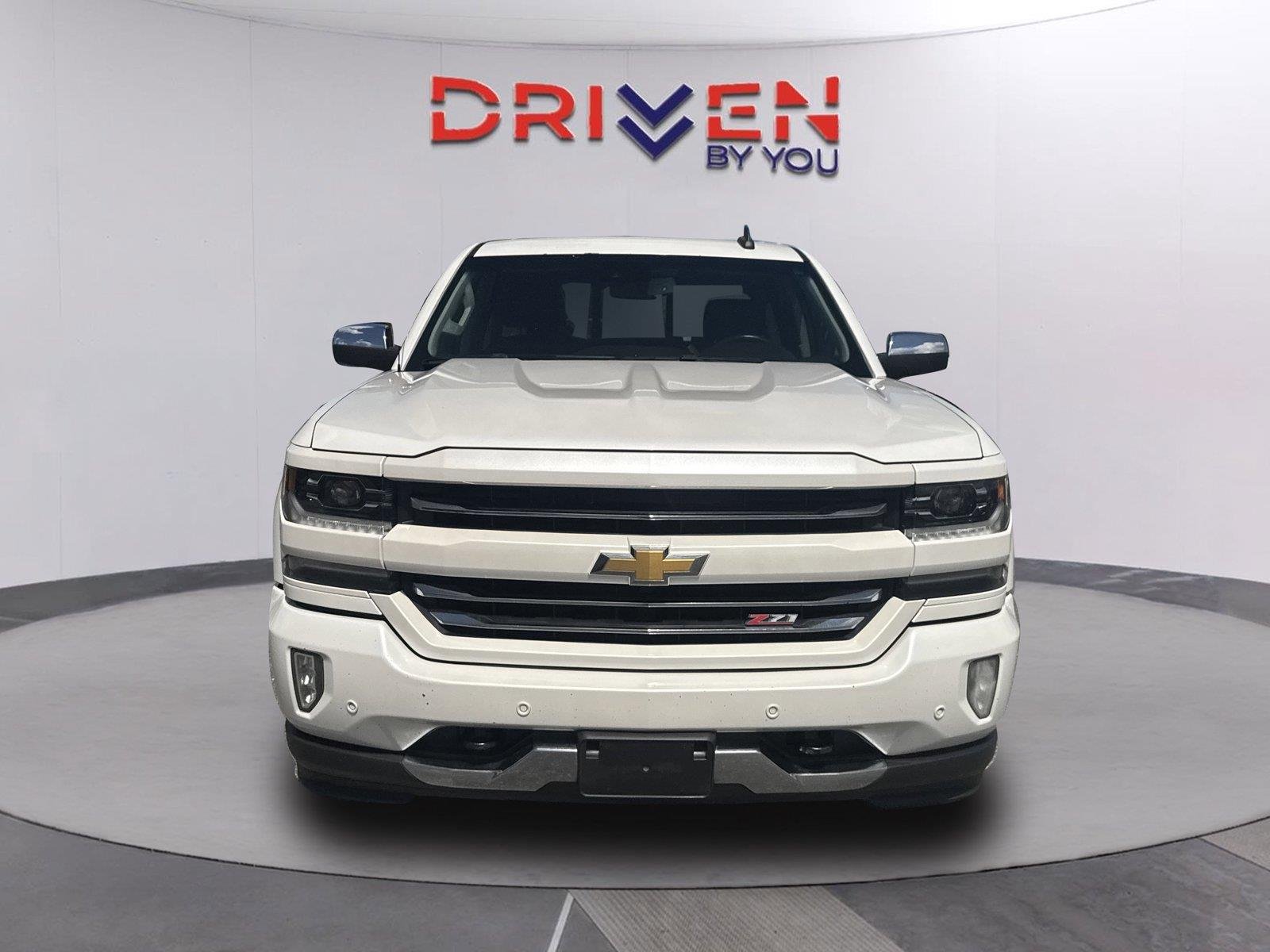 Used 2018 IRIDESCENT PEARL TRICOAT Chevrolet LTZ image 9