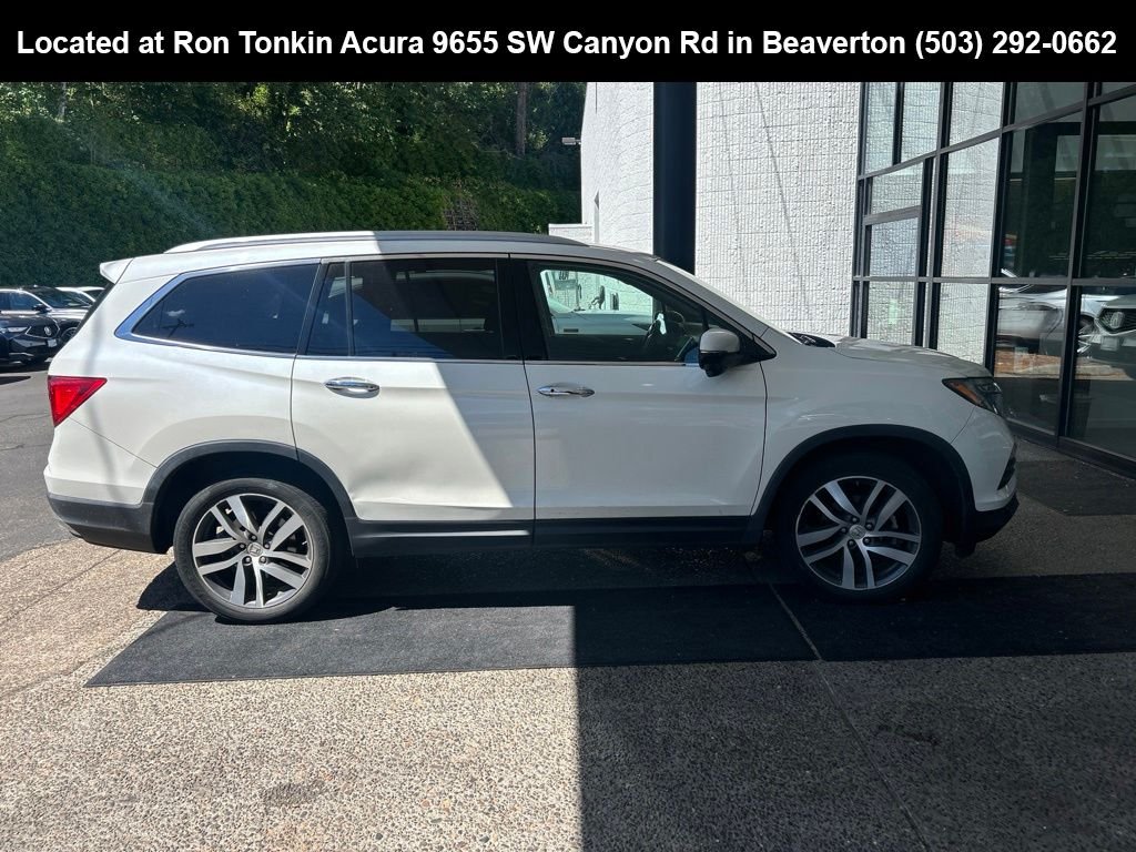 Used 2018 White Diamond Pearl Honda Touring image 3