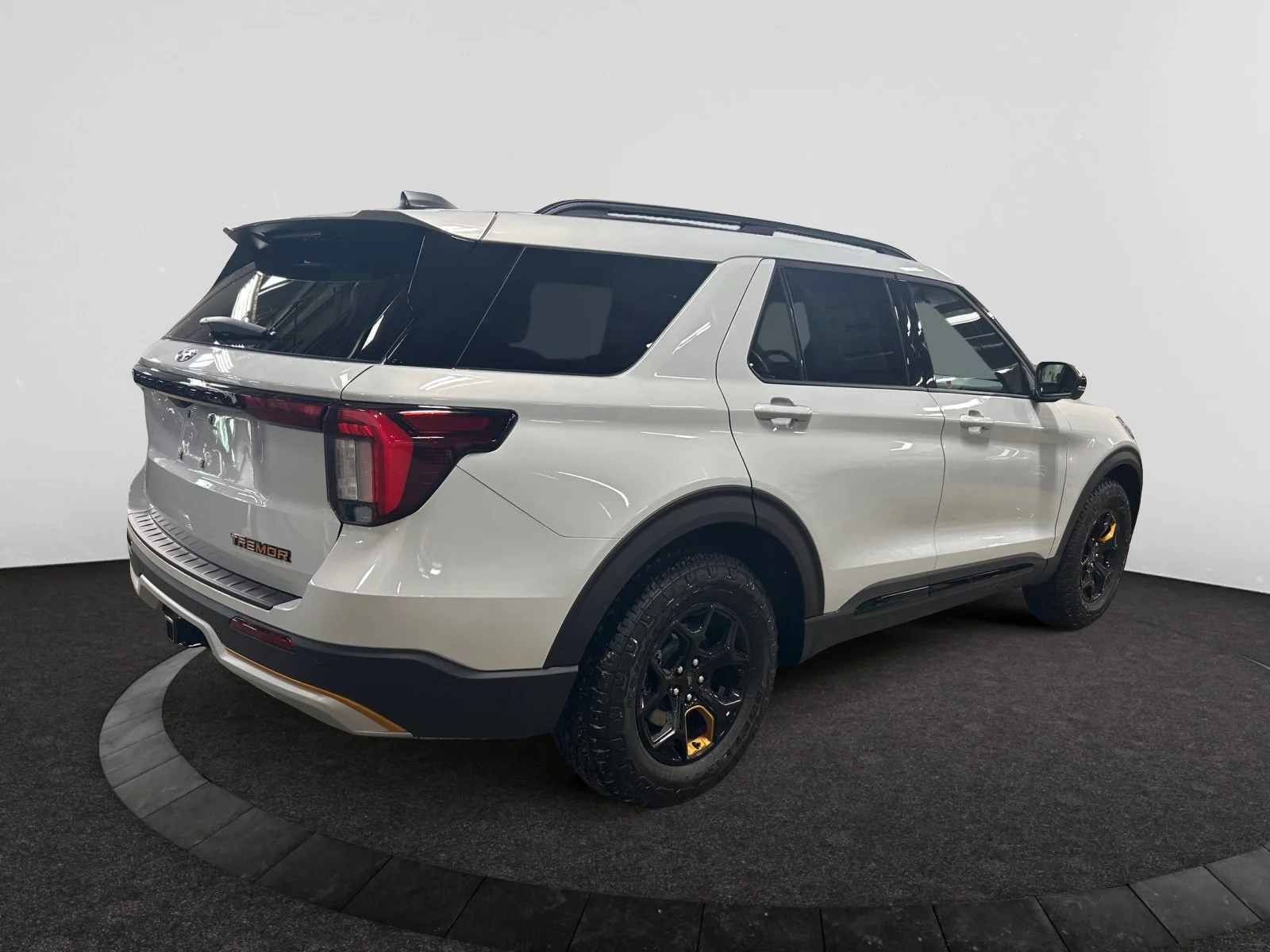 New 2026 Space White Metallic Ford Tremor image 5