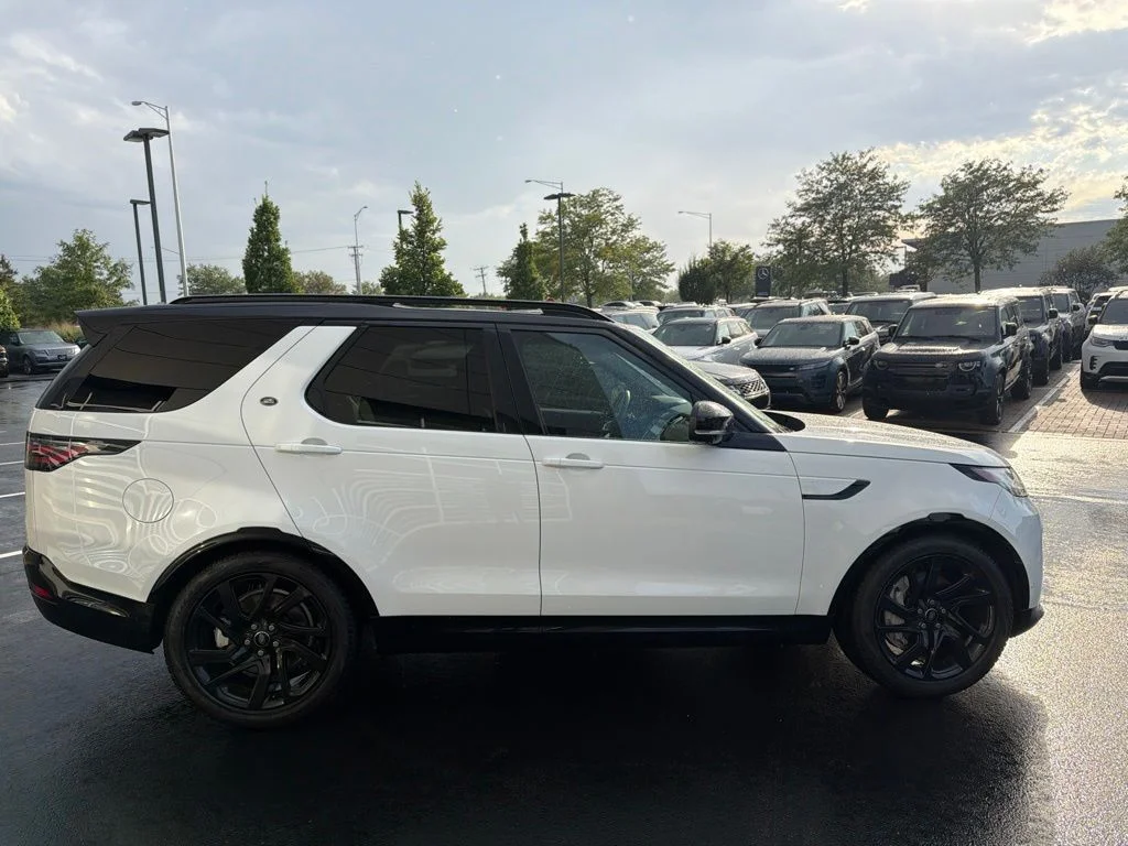 Used 2023 Fuji White Land Rover S R-Dynamic image 6