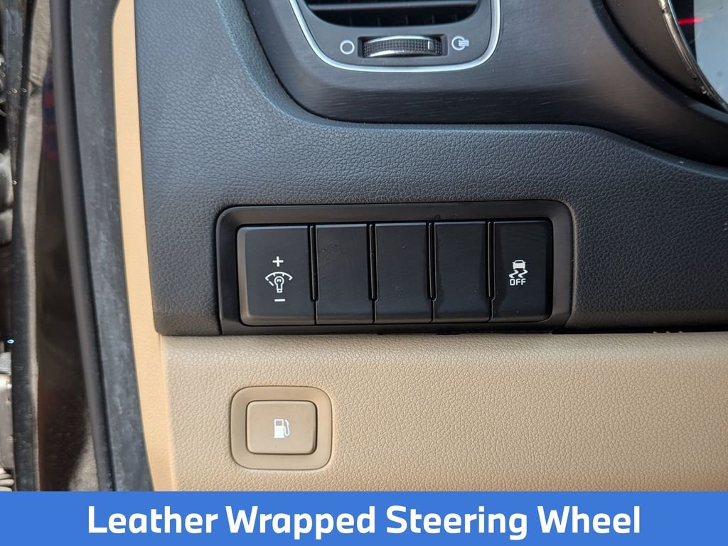 Used 2017 Black Kia LX image 21