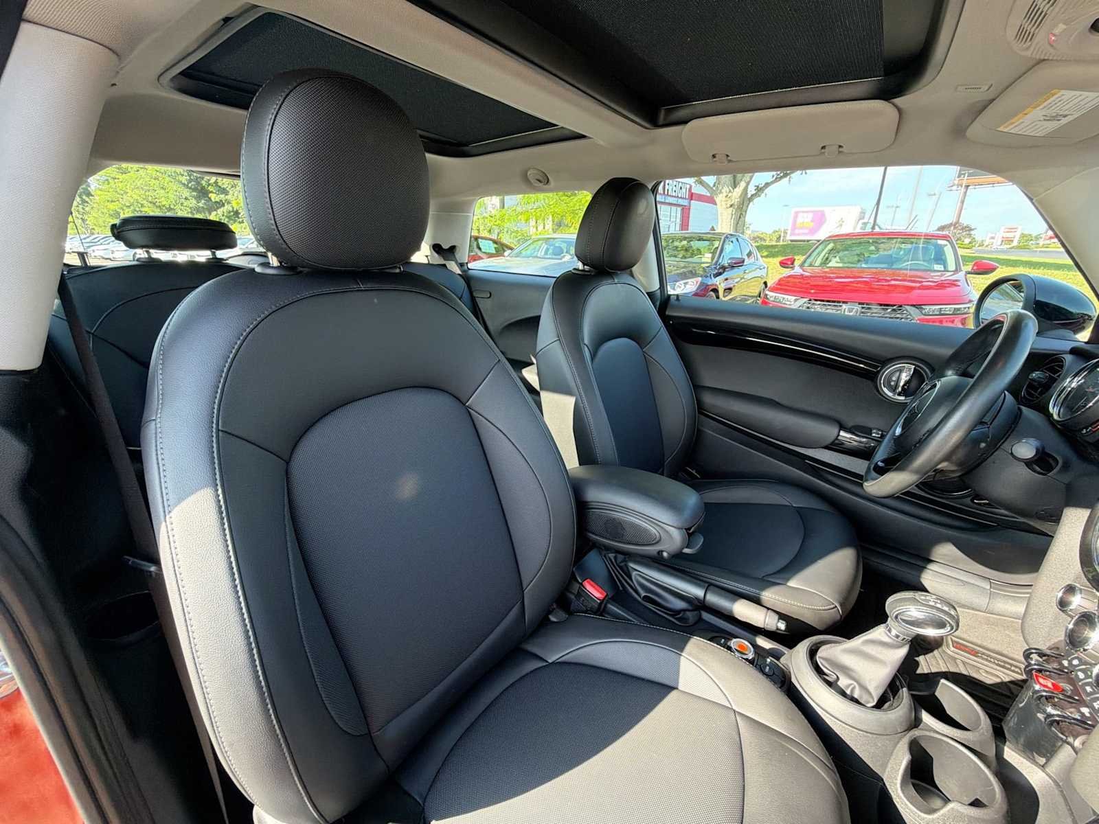 Used 2019 Solaris Orange Metallic MINI Cooper image 15
