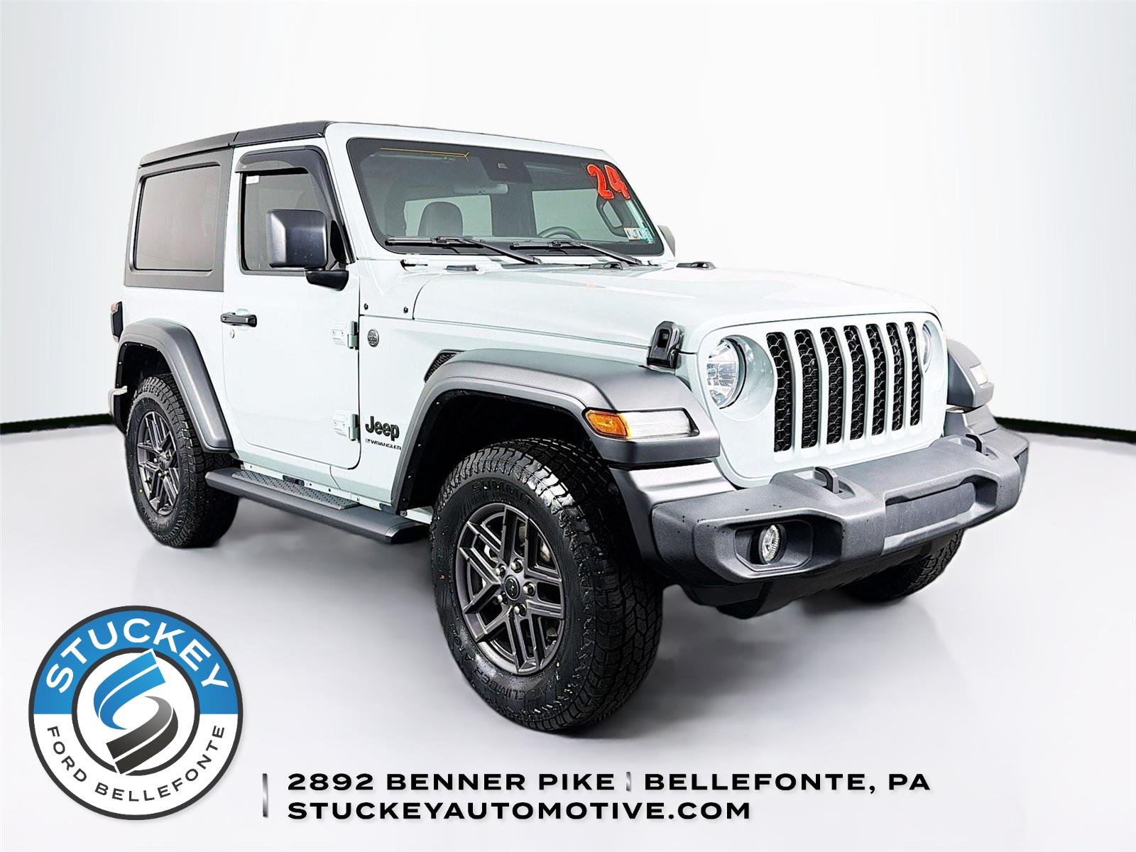 Used 2024 Earl Clearcoat Jeep Sport S image 1