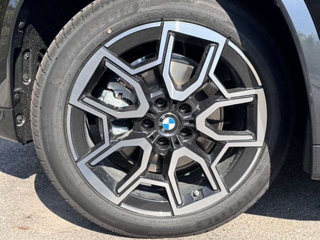 Used 2026 Black Sapphire Metallic BMW xDrive28i image 11
