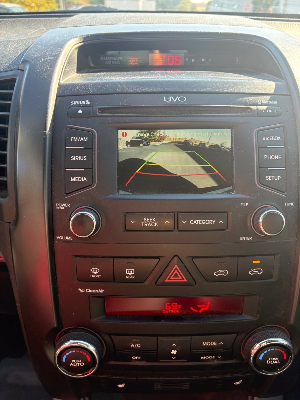 Used 2013 White Kia EX image 9
