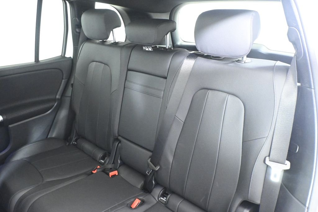 Used 2026 Polar White Mercedes-Benz GLB 250 image 4