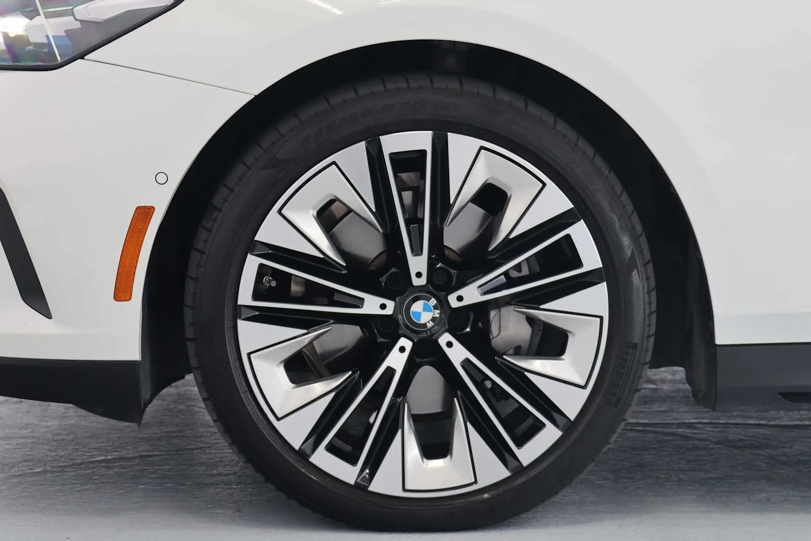 Used 2024 Alpine White BMW 540i xDrive image 12