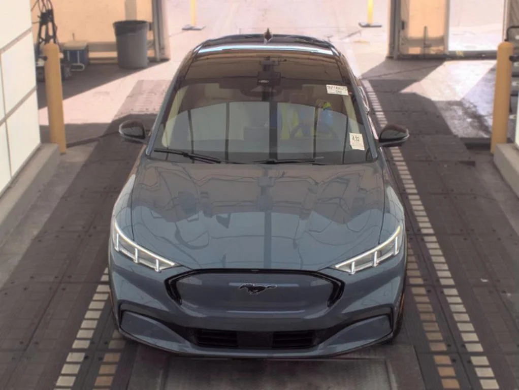 Used 2023 Blue Ford Premium image 3
