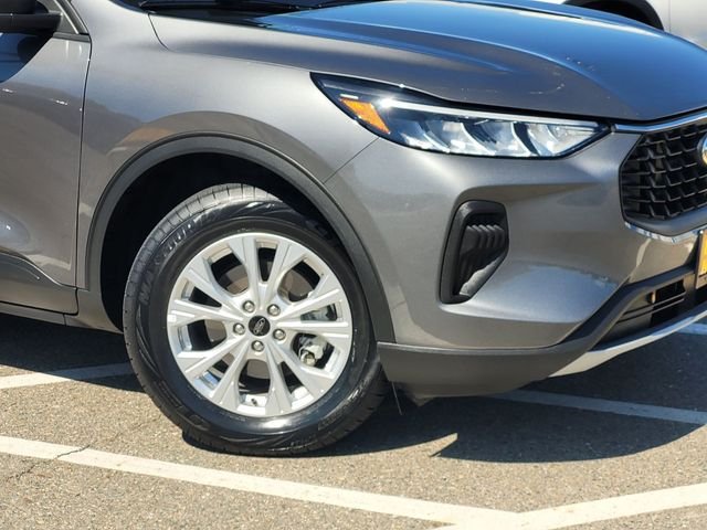 Used 2025 Gray Ford Active image 9