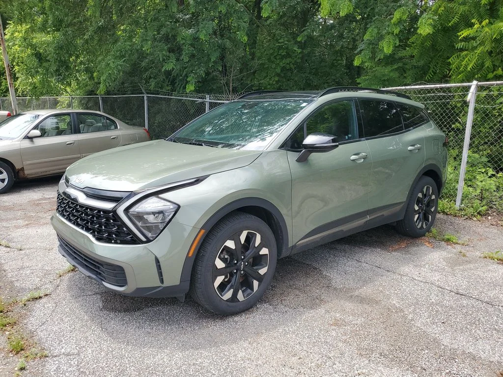 Used 2023 Green Kia X-Line image 1