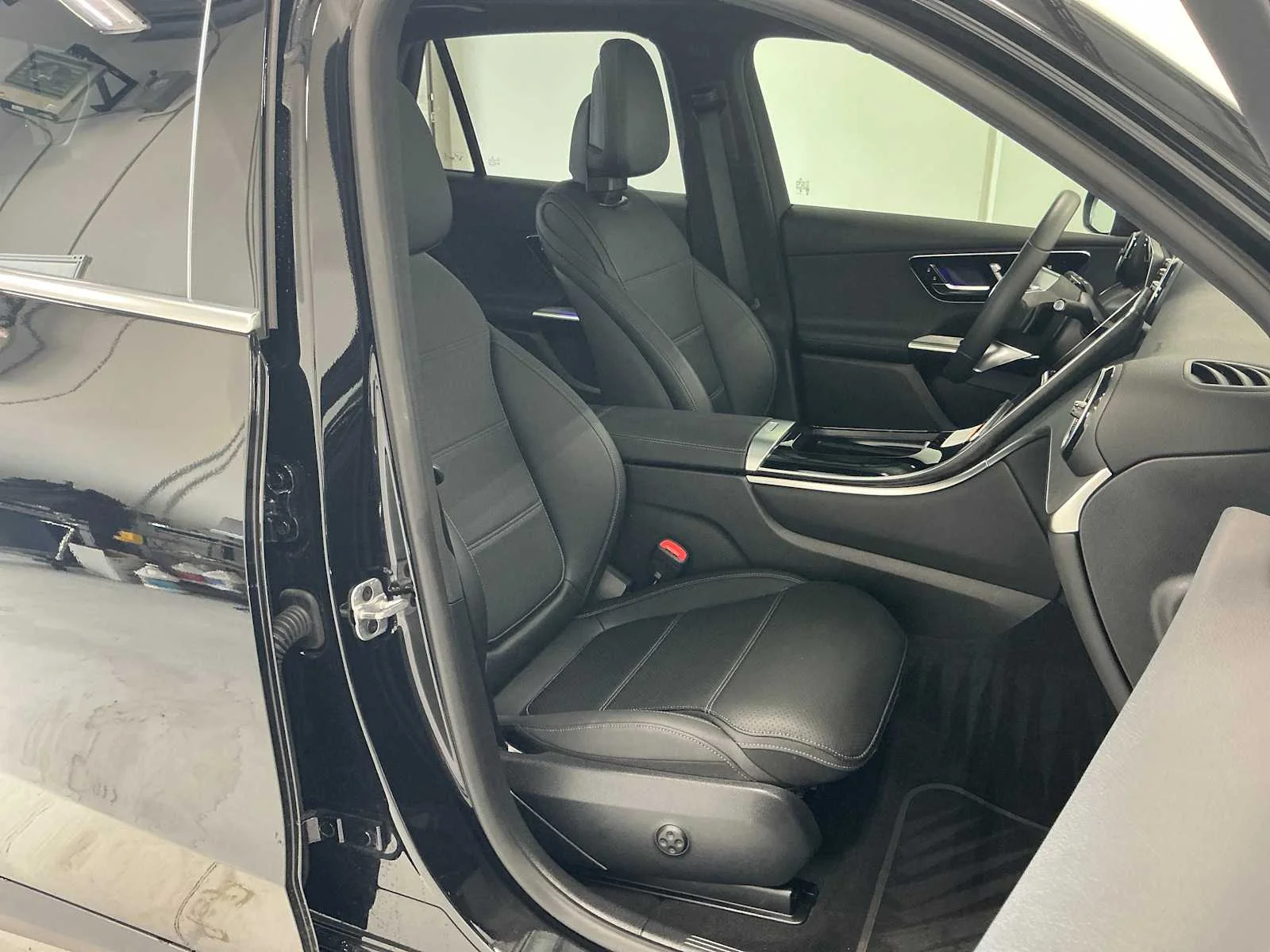 Certified Used 2026 Obsidian Black Metallic Mercedes-Benz GLC 300 image 24