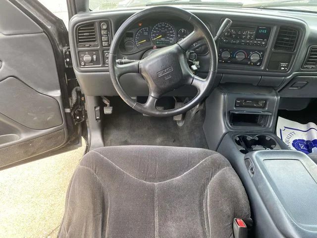 Used 2001 Black GMC SLE image 11