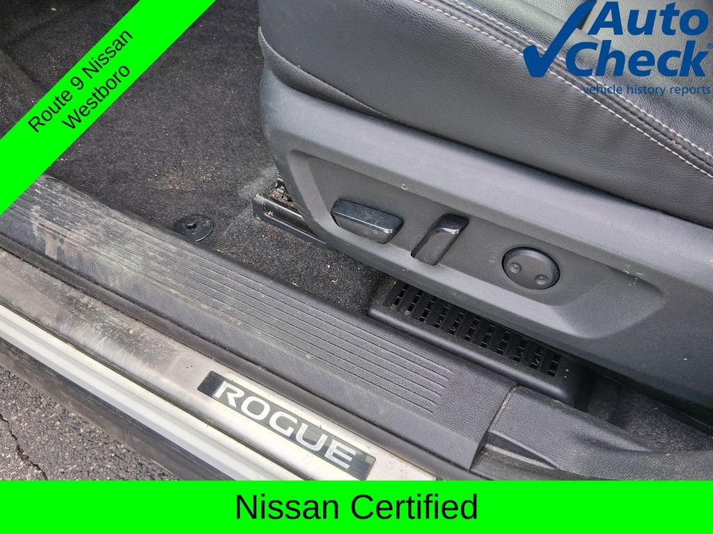 Used 2023 White Nissan SL image 15