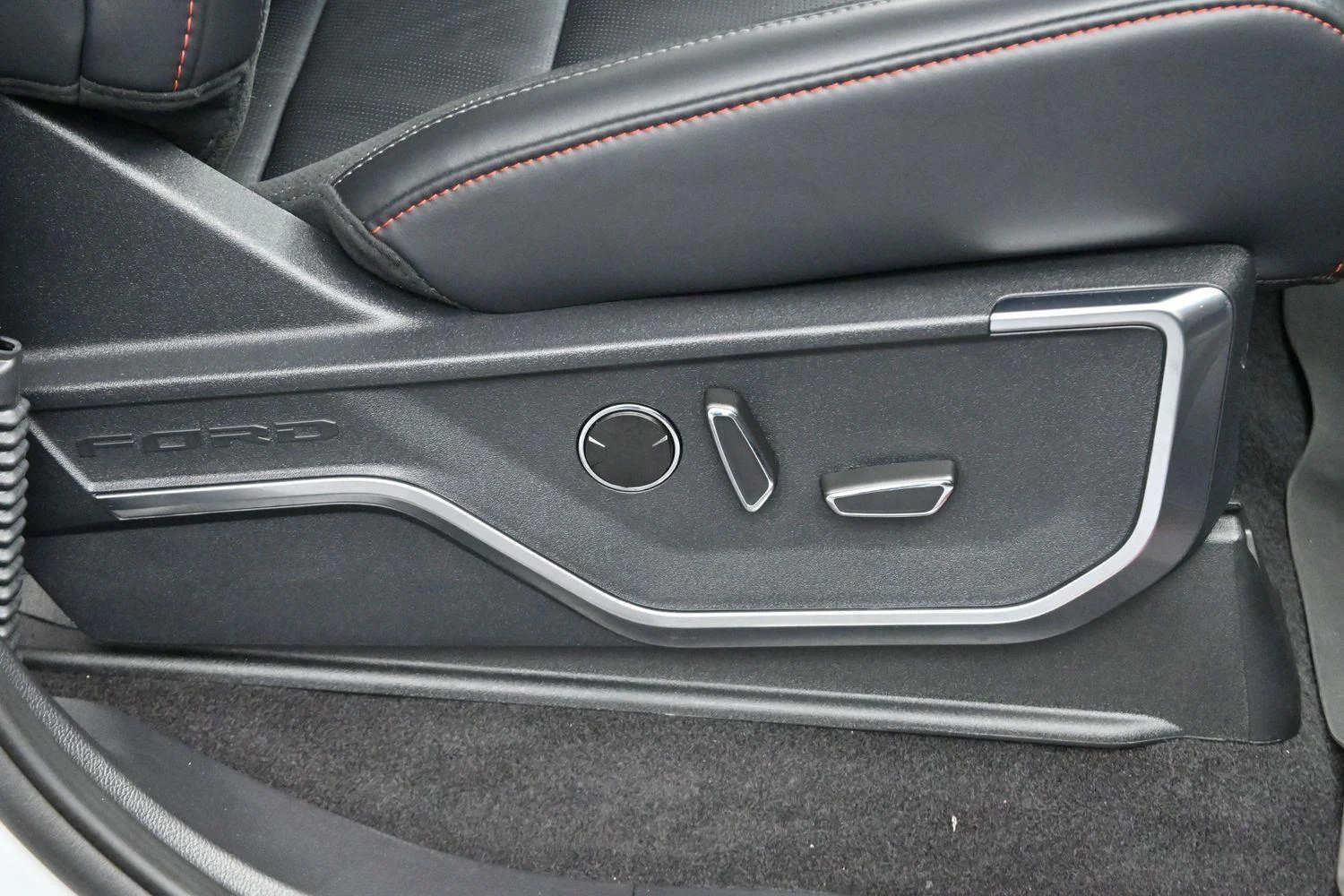 Used 2024 Avalanche Gray Ford Raptor image 36