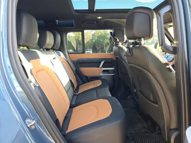Used 2024 Blue Land Rover X-Dynamic SE image 10