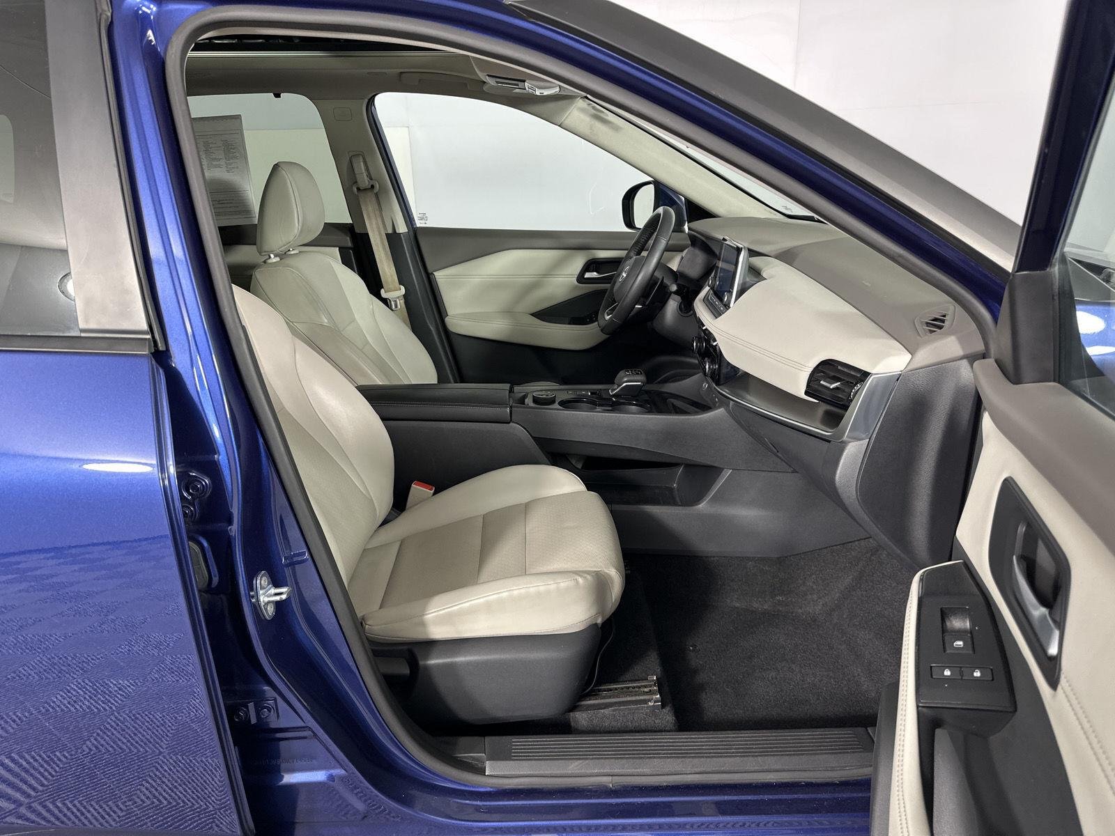 Used 2022 Caspian Blue Metallic Nissan SV image 29